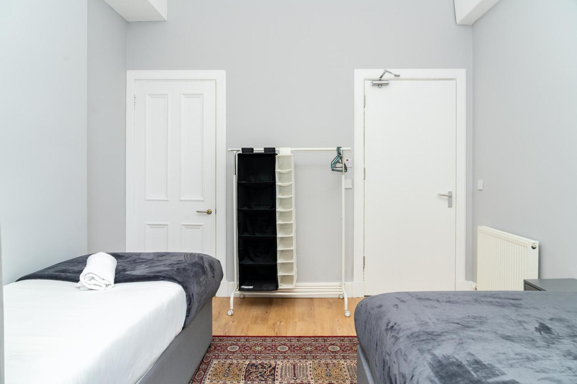 3br Next To Stadium Near Airport Sleeps 7