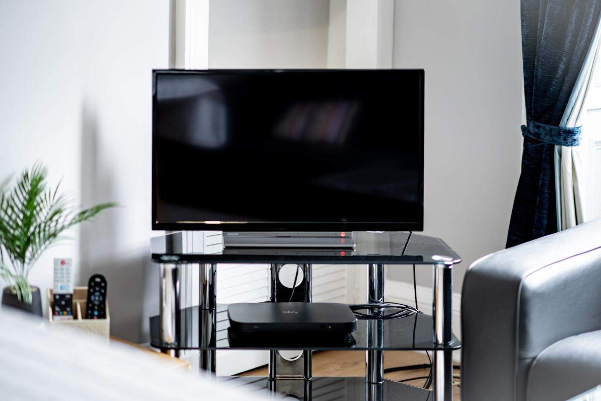 3br Next To Stadium Near Airport Sleeps 7 Appartement *