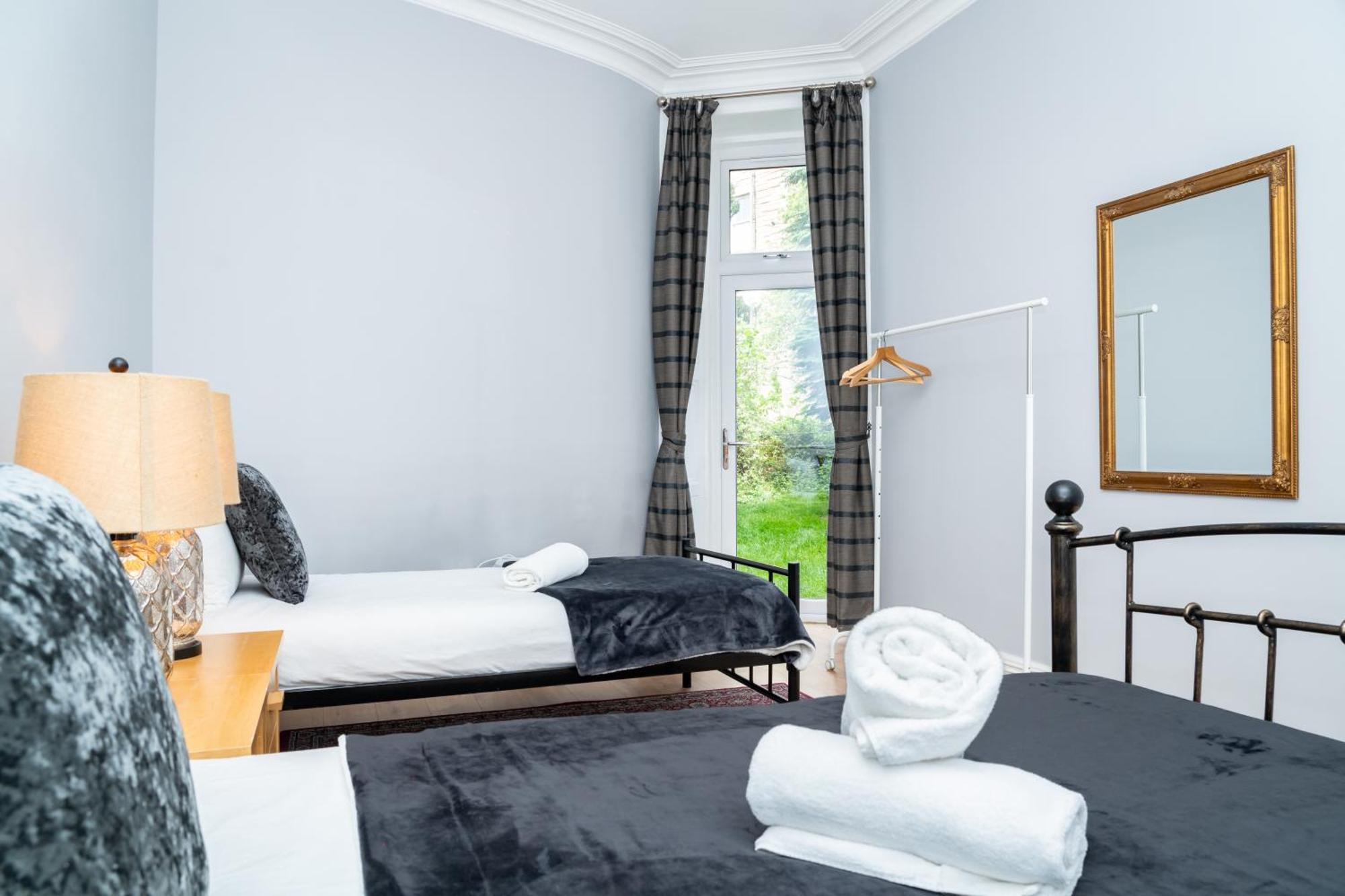 Apartment 3br Next To Stadium Near Airport Sleeps 7 *