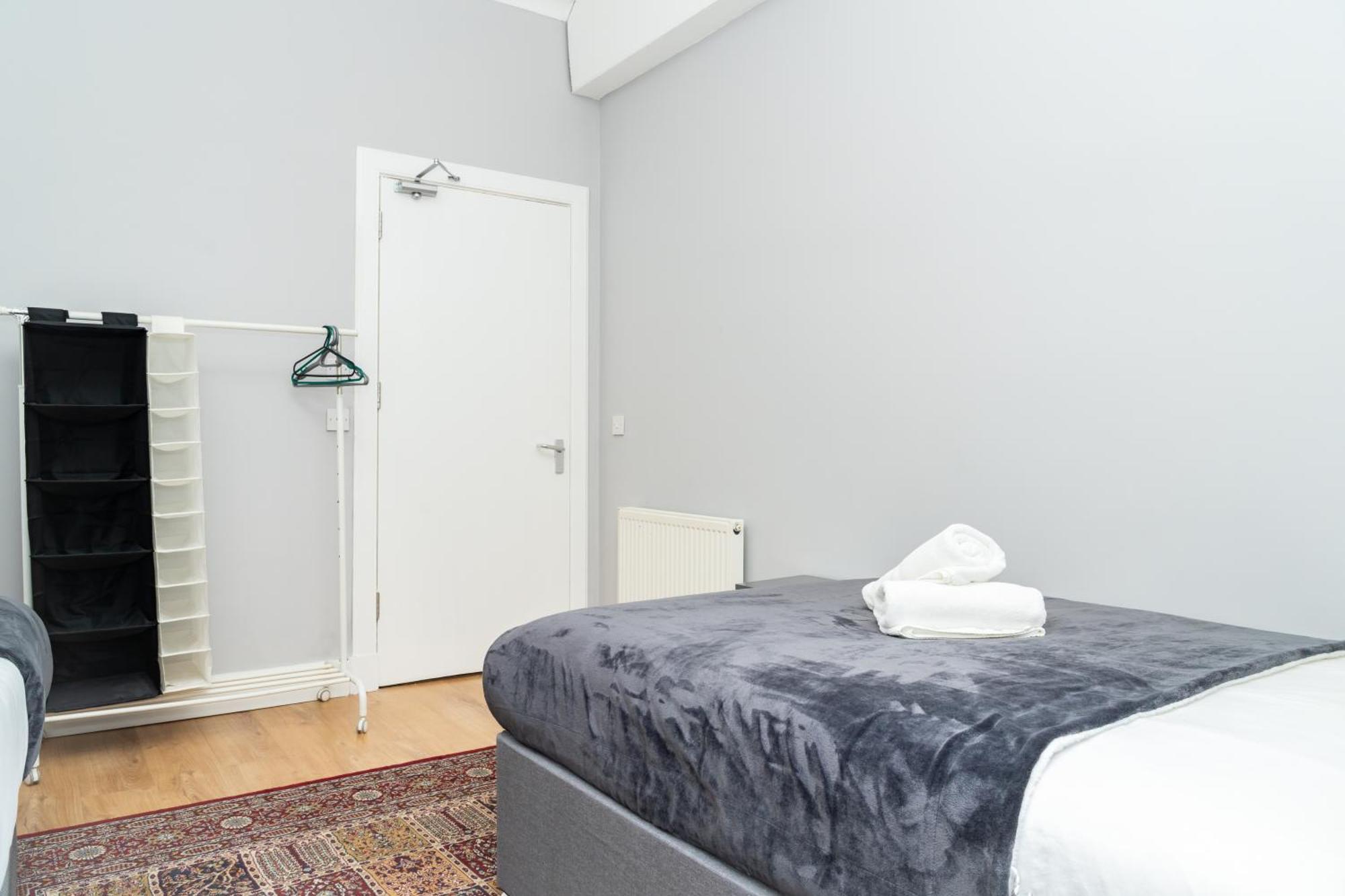 3br Next To Stadium Near Airport Sleeps 7 *