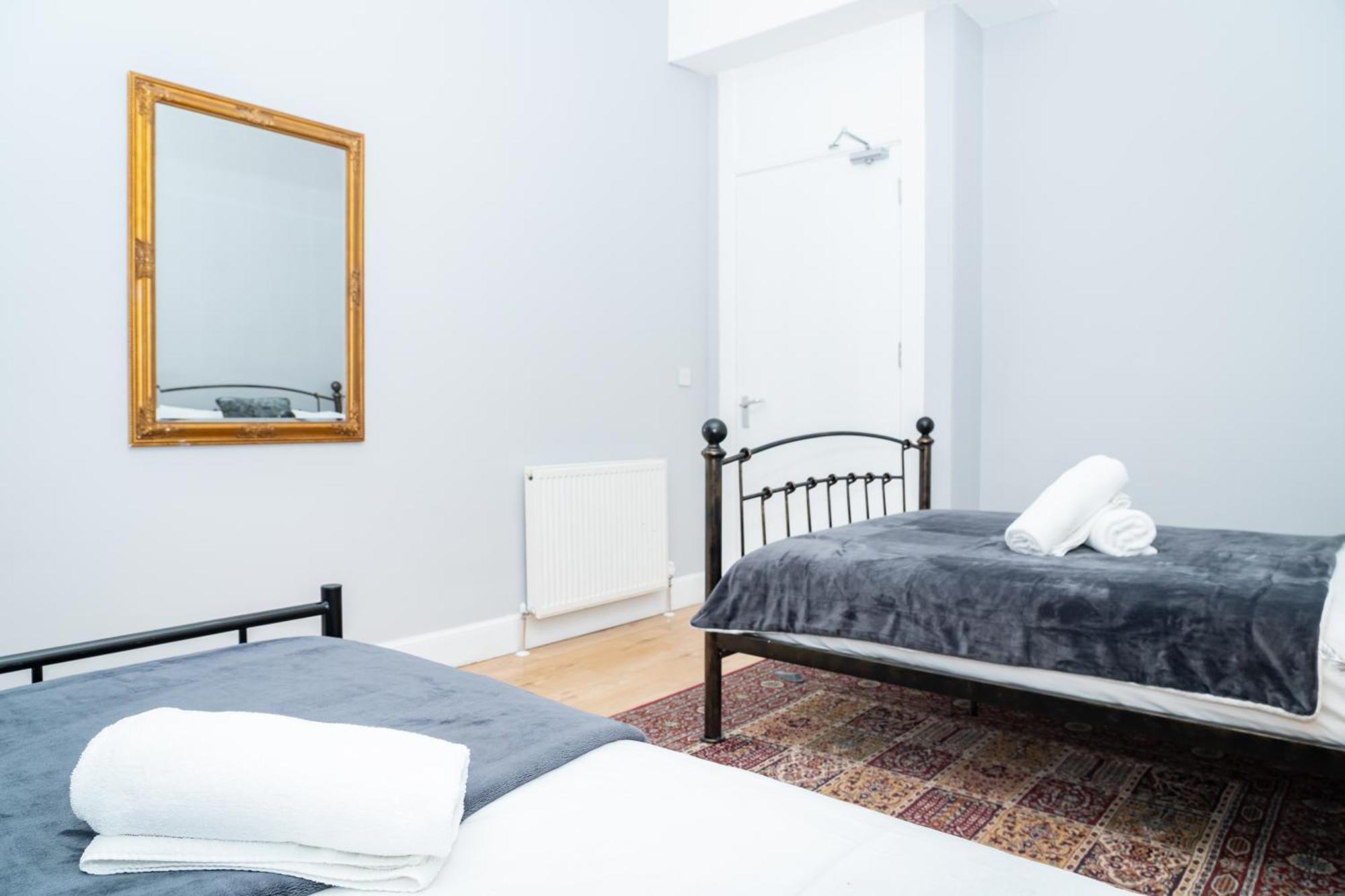 3br Next To Stadium Near Airport Sleeps 7 Apartment